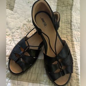 Like new EARTH Sandals worn once or twice